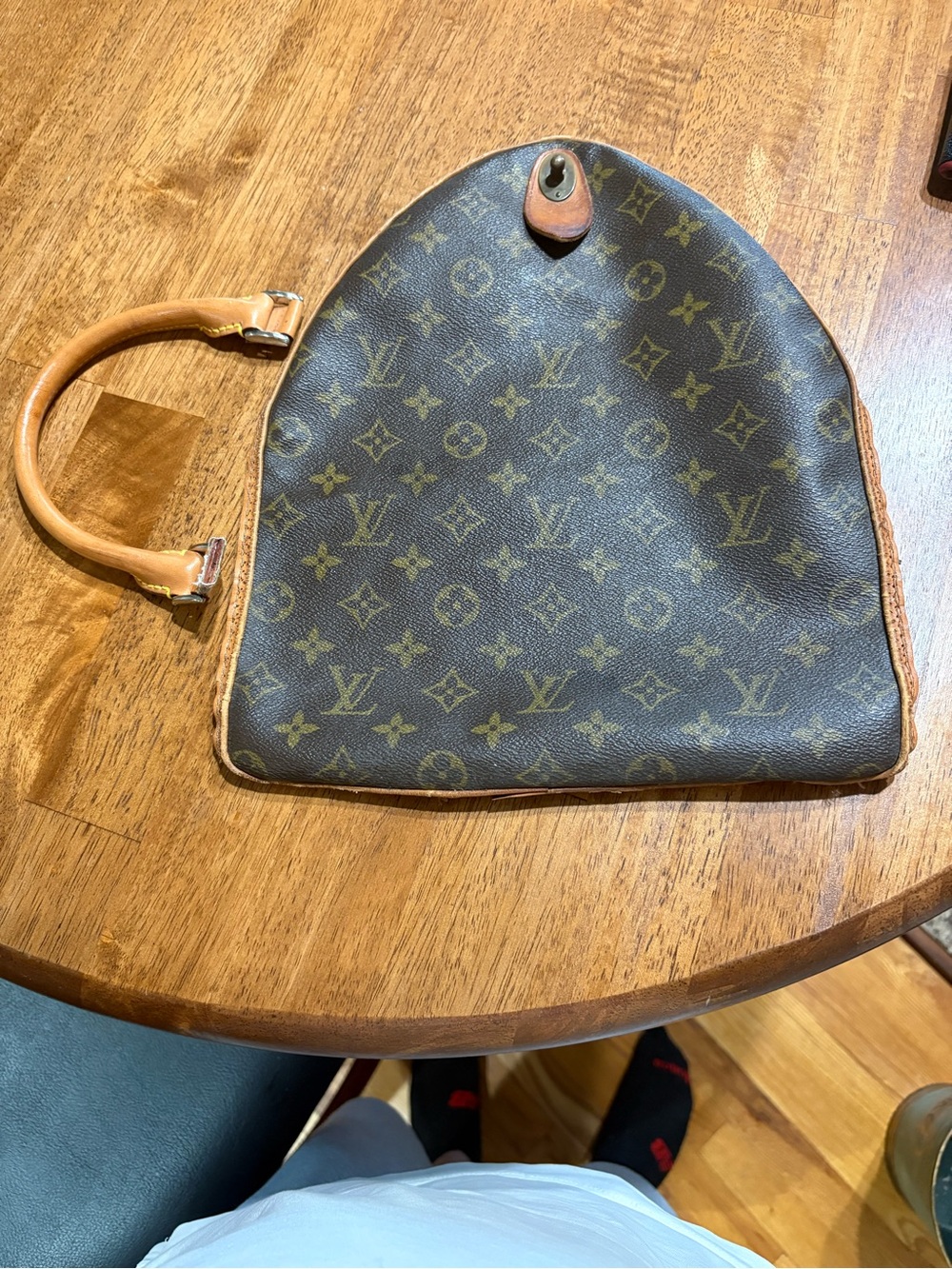 Louis Vuitton Monogram handle/bag leather fabric